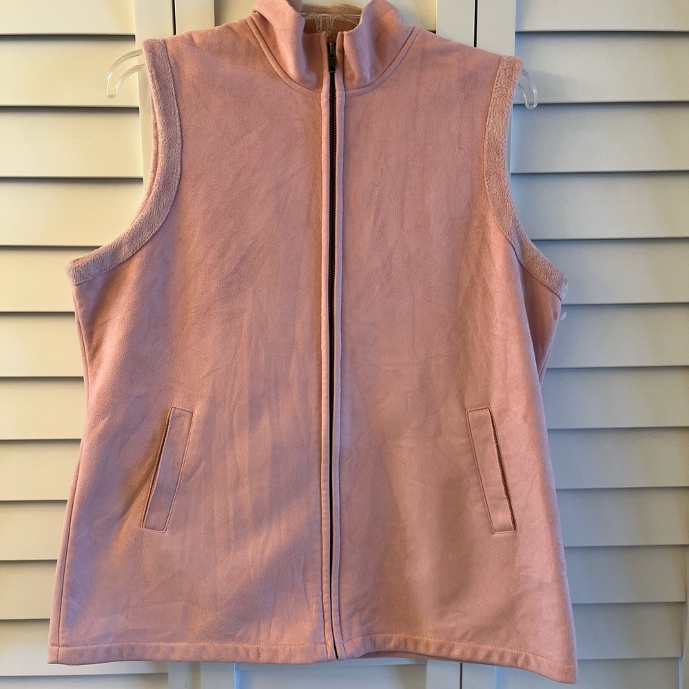 Orvis Sporting Traditions Pink suede-like vest womens M. Very soft